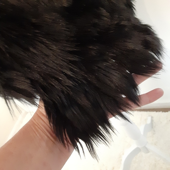 ELLISON FAUX FUR  VEST - Picture 5 of 12